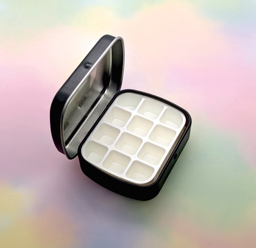 Small black paint palette - palette, in